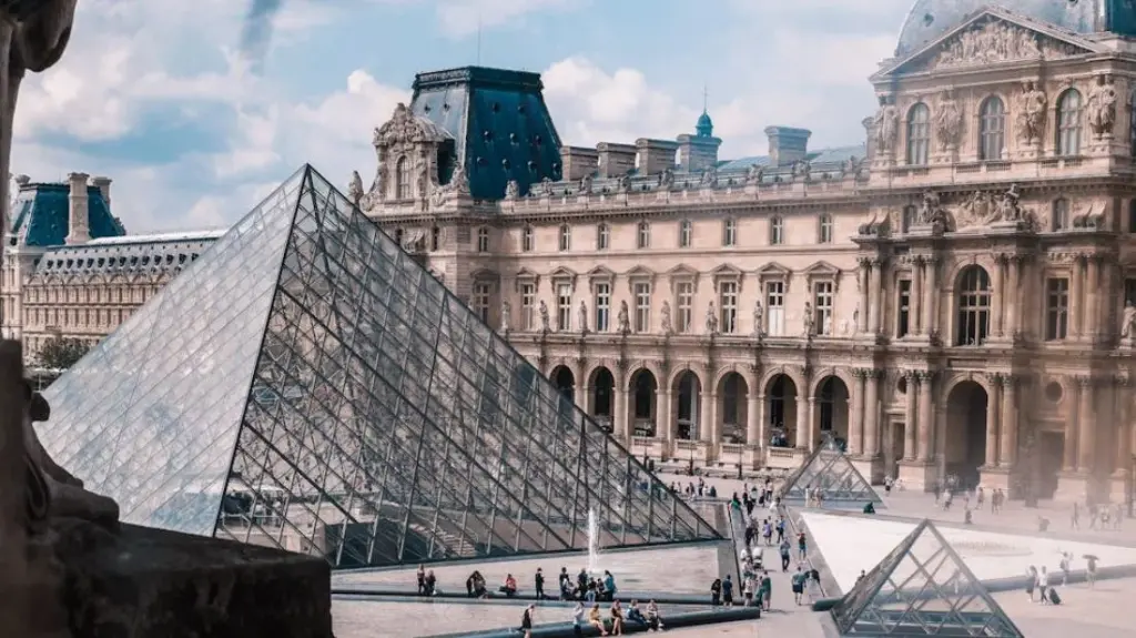 France arrests five new suspects over Louvre heist