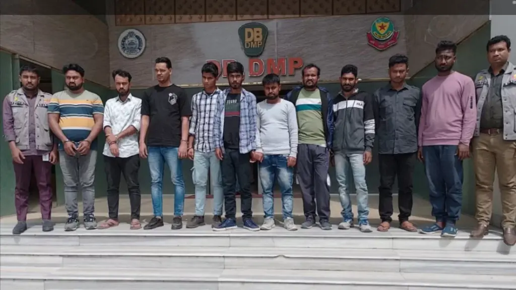 10 Indian nationals held for smuggling stolen products in Bangladesh